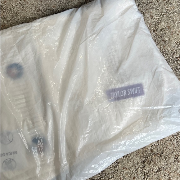 Taylor Swift Red Album Taylor’s Version TV Cardigan Size M/L - Picture 4 of 5